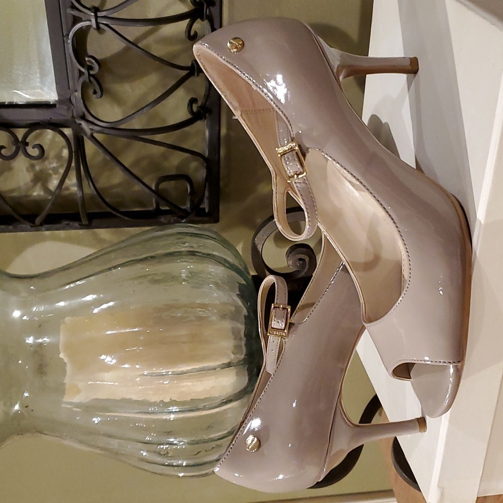 Calvin Klein Peep Toe 3.5" Heels Beige Size 6 Straps Patent